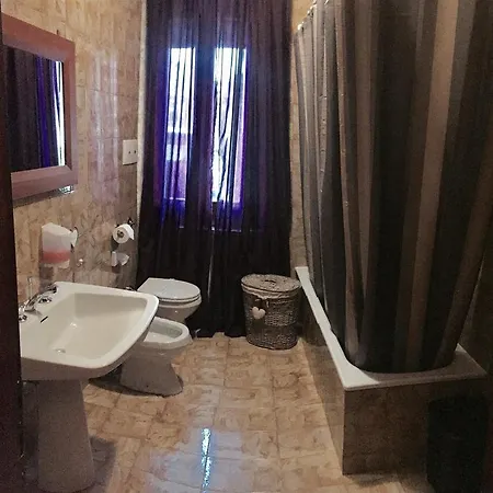 בית הארחה Caminhouse Camin